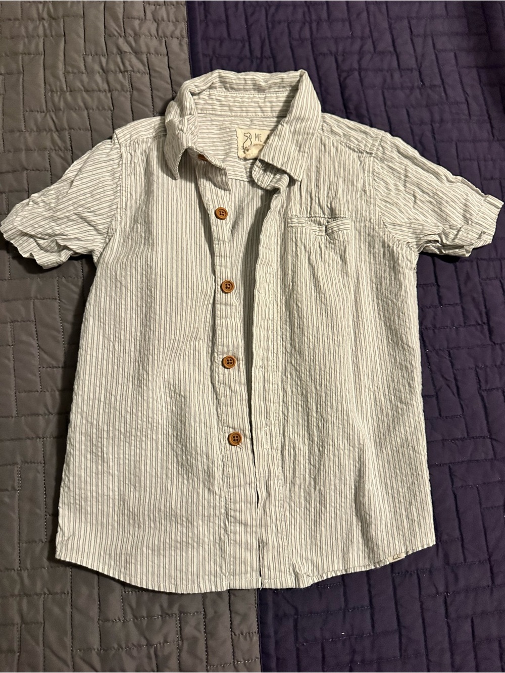 Light Gray Striped seersucker Short-Sleeve Button-Up Shirt - me & Henry brand